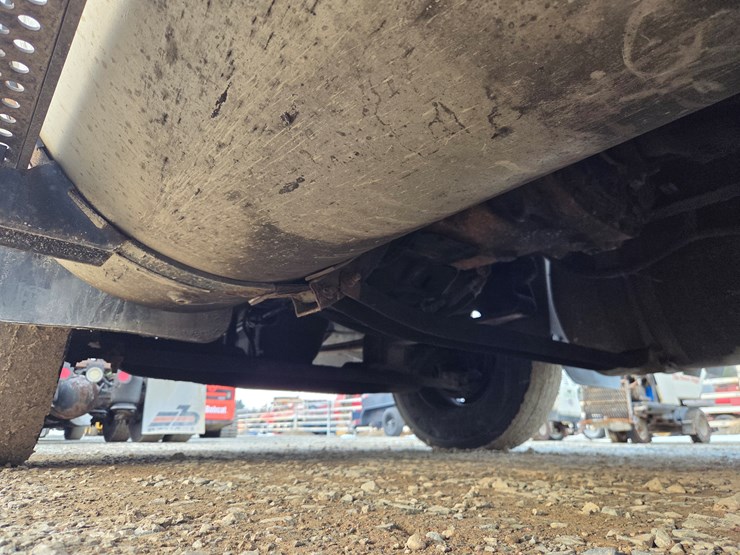 2005-caterpillar-c13-image-39