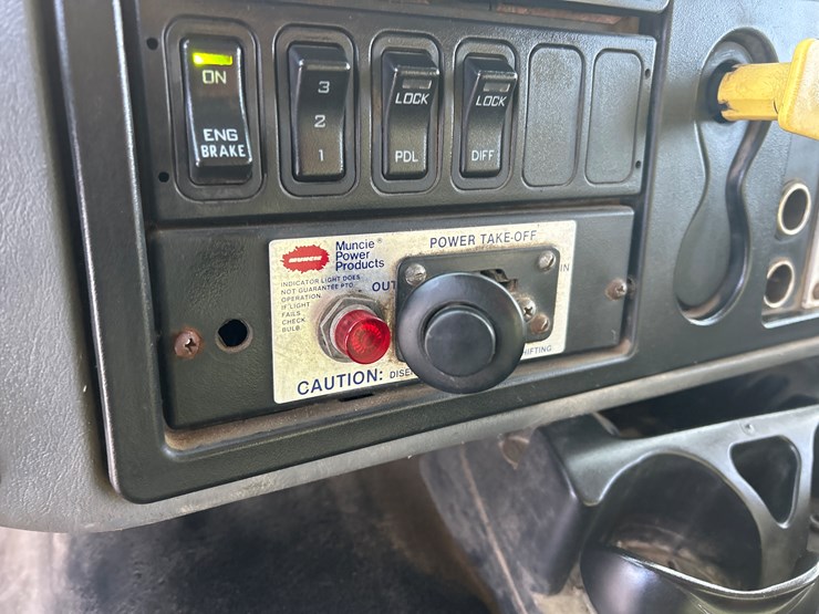 2005-international-7600-image-69