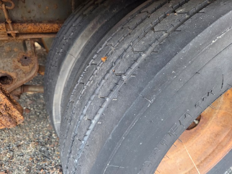 #2358-•-2006-iron-steer-8r20hdi-roll-off-trailer-image-27