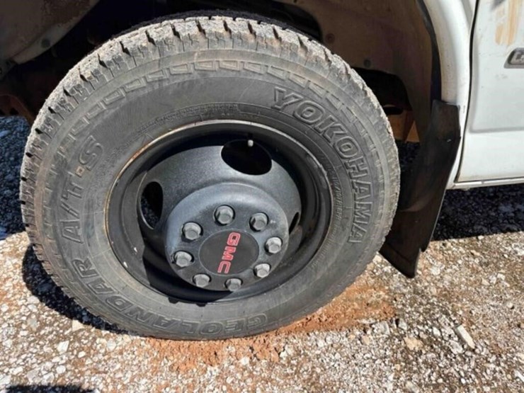 2001-gmc-3500-image-8