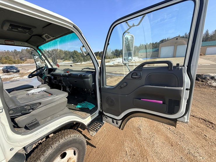 2002-isuzu-npr-image-36