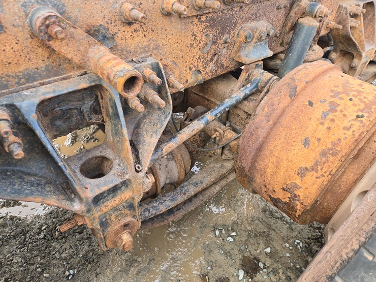 2014-massey-ferguson-8-image-28