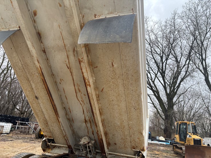 1997-ford-lt8000-image-69