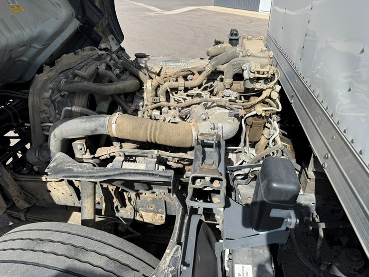 2019-isuzu-nrr-image-44