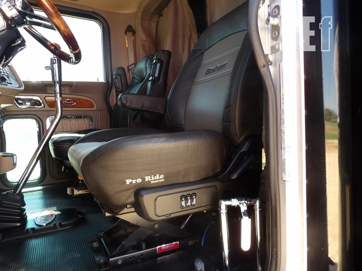 2008-peterbilt-389-image-33