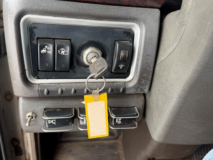 2011-kenworth-t800-image-70