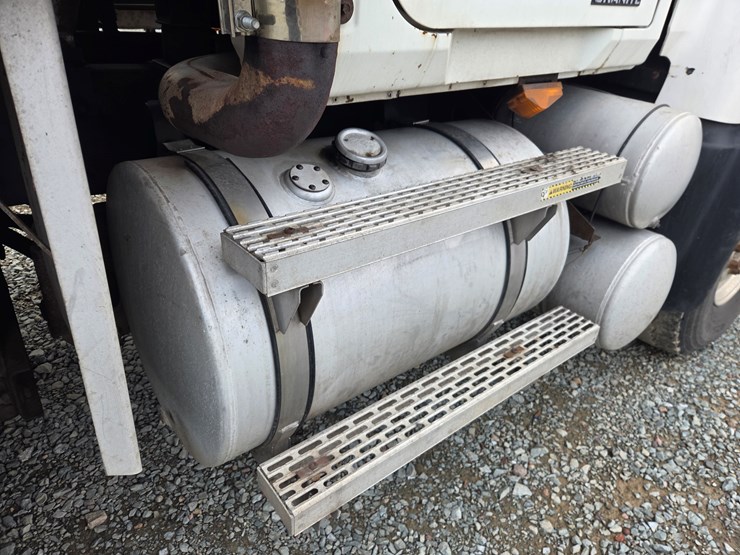 2006-massey-ferguson-8-image-16