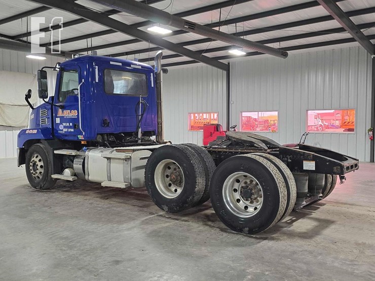 2020-mack-anthem-62t-image-4