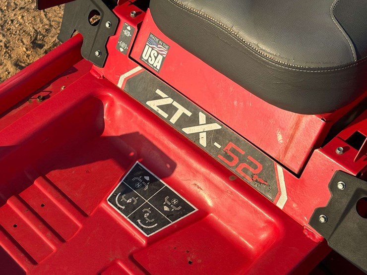 2019-gravely-zt-x-52"-zero-turn-mower-(631-hours)-image-9