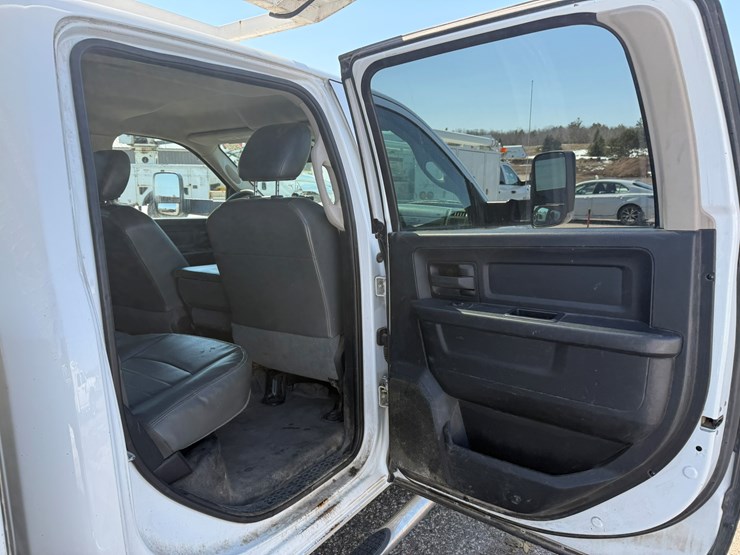 #1063-•-2014-ram-5500-heavy-duty-service-truck-image-18