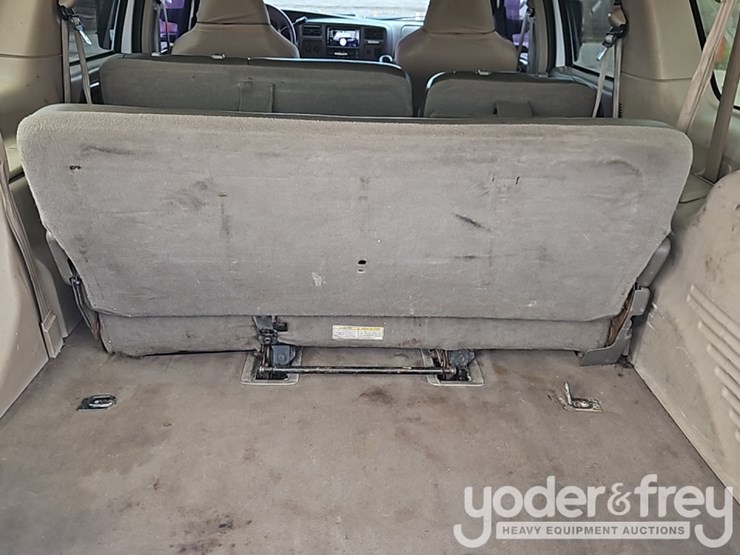 2004-ford-excursion-image-16