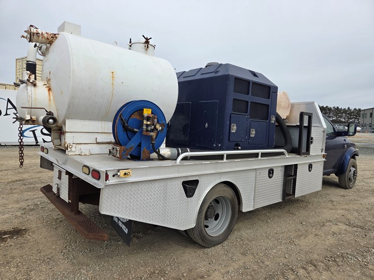 2012-massey-ferguson-8-image-5