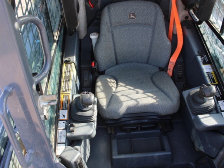 2022-john-deere-325-image-22