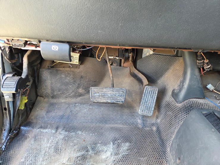 2003-chevrolet-3500-image-50