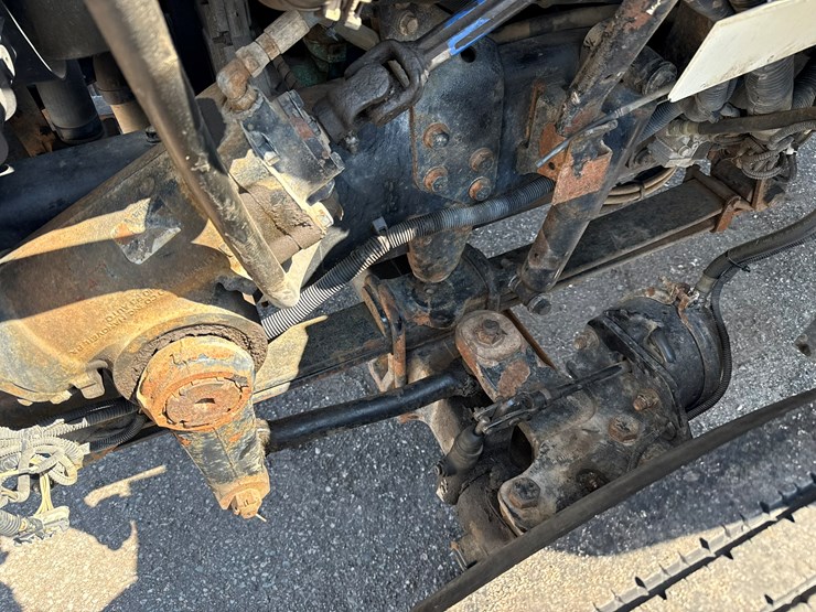 2010-international-7400-image-10