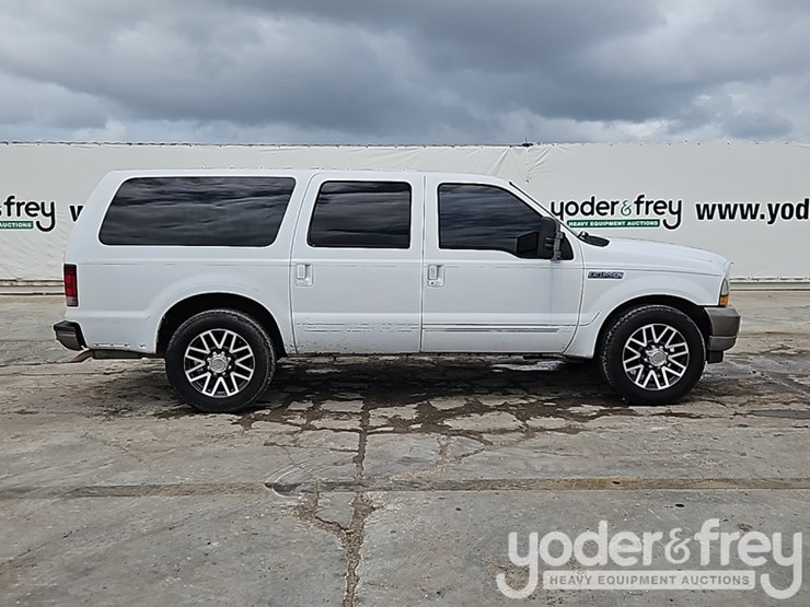 2004-ford-excursion-image-5