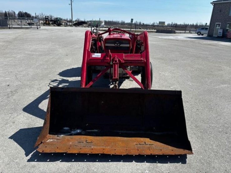 massey-ferguson-135-image-3