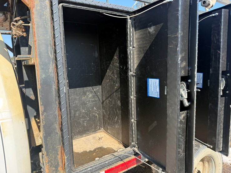 #2047-•-2012-ram-5500-heavy-duty-4x4-service-truck-image-16