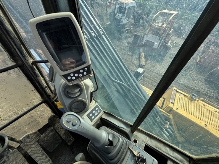 caterpillar-330c-image-31