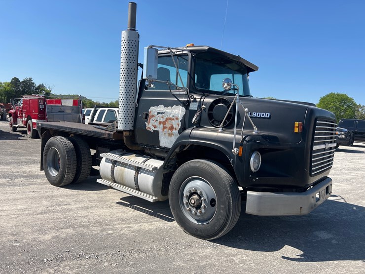 1992-ford-ls9000-image-1