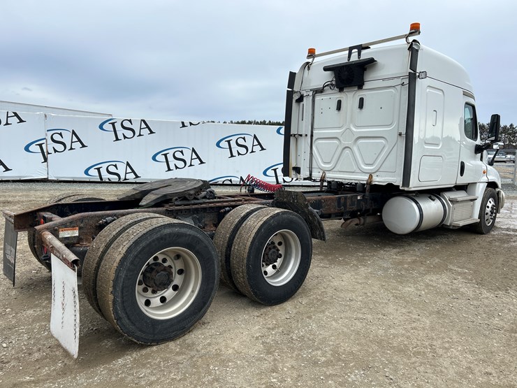 2017-massey-ferguson-8-image-5