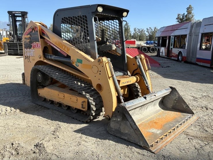 2012-mustang-2100rt-image-2