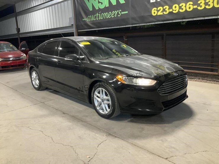 2014-ford-fusion-se-sdn-image-2