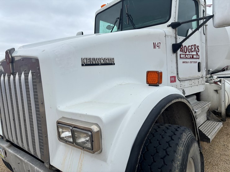 2004-kenworth-w900-image-8