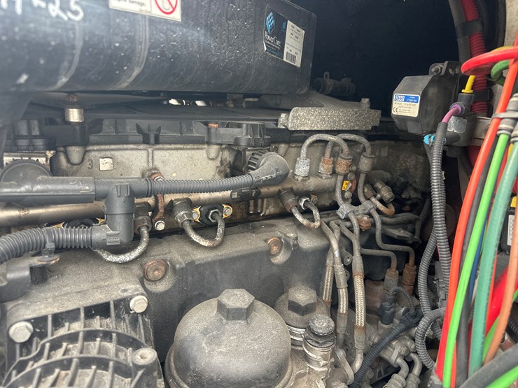 2017-massey-ferguson-8-image-57