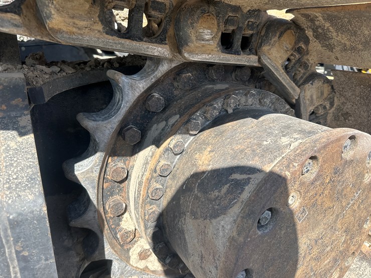 2016-deere-2154d-image-81