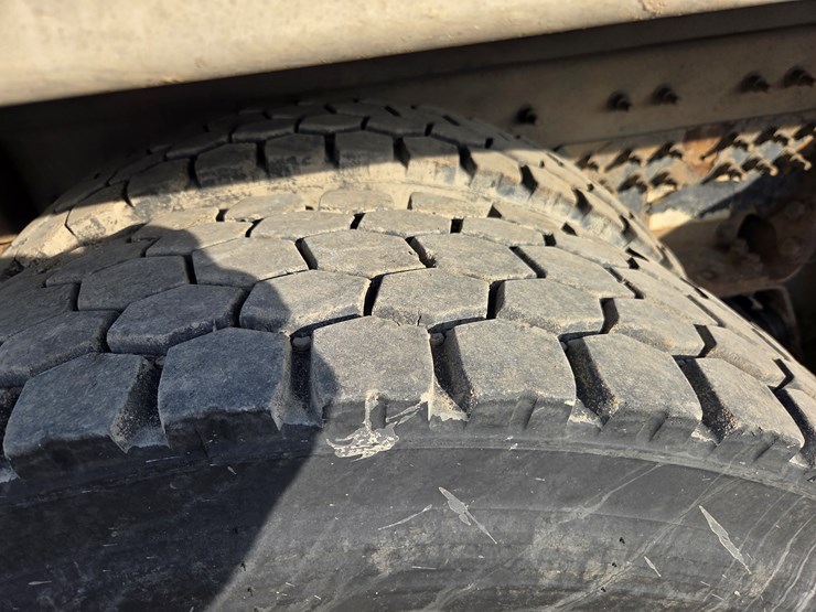 2012-international-7600-image-81