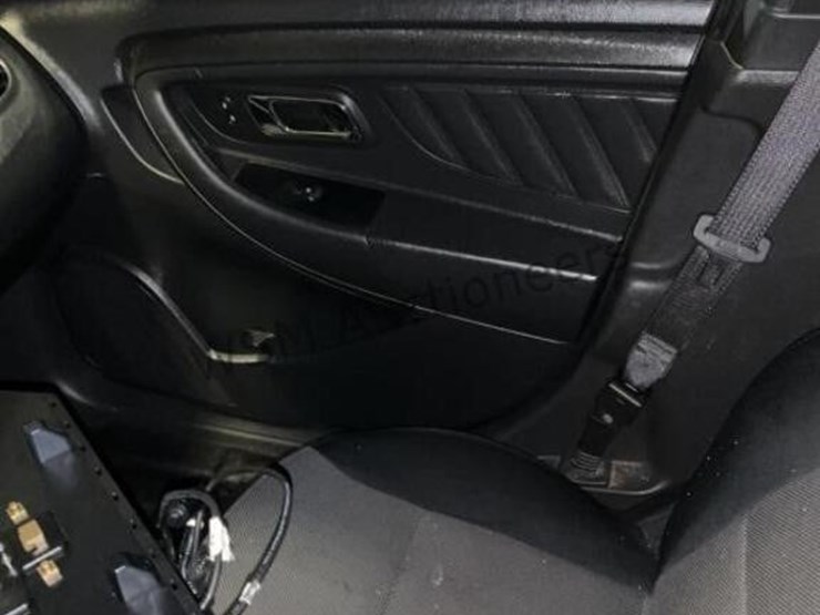 2013-ford-taurus-sdn-image-19