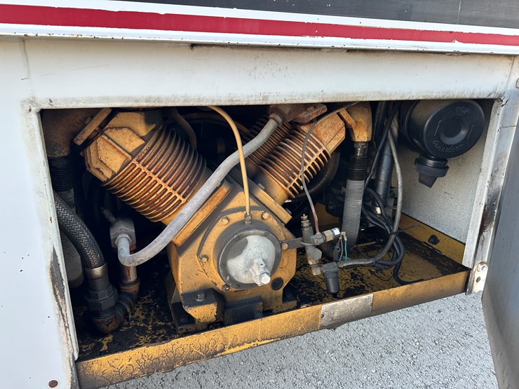 freightliner-fl70-image-31