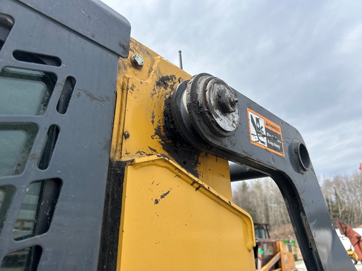 2020-deere-332g-image-28