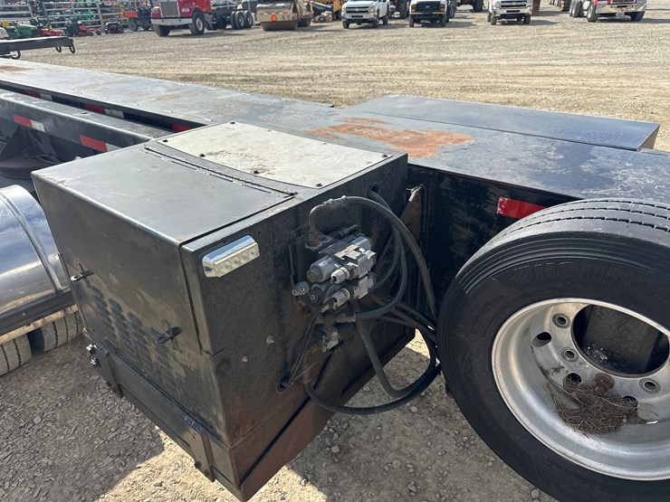 2010-massey-ferguson-8-image-26