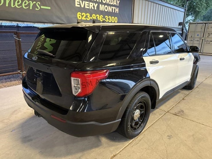 2021-ford-explorer-image-8