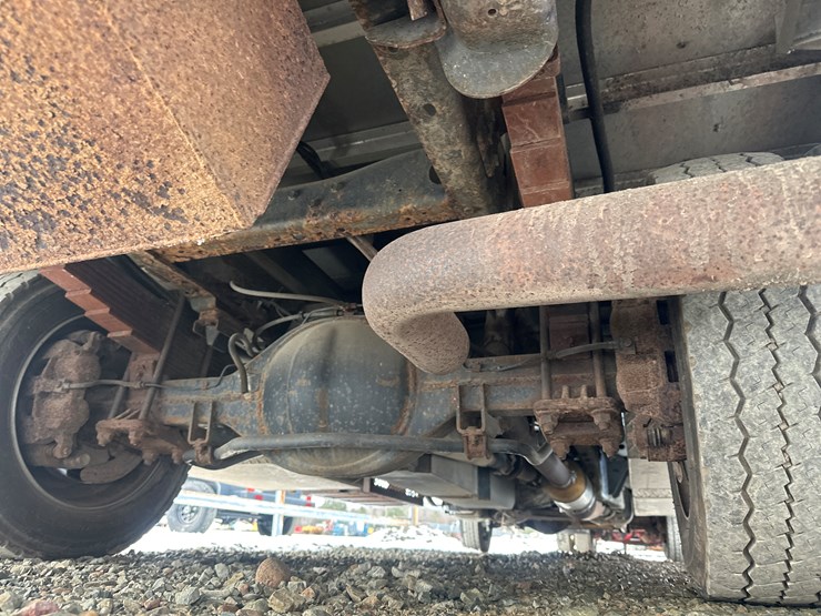 2012-massey-ferguson-8-image-66