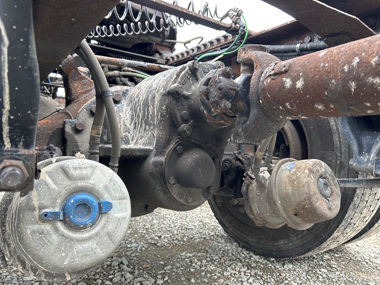 2017-massey-ferguson-8-image-27