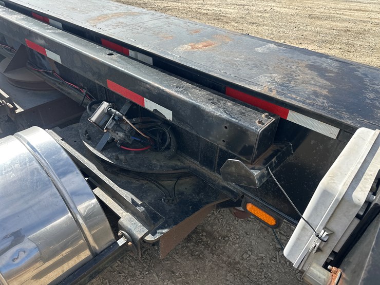 2010-massey-ferguson-8-image-33