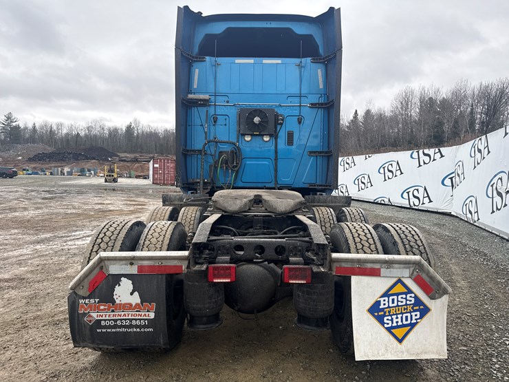 #2199-•-2020-international-a26-sleeper-cab-truck-tractor-image-4