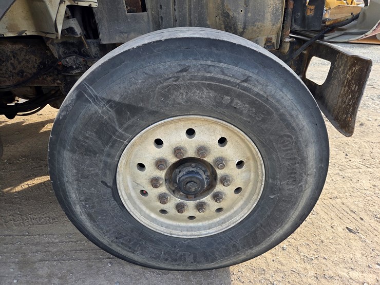 2012-international-7600-image-66