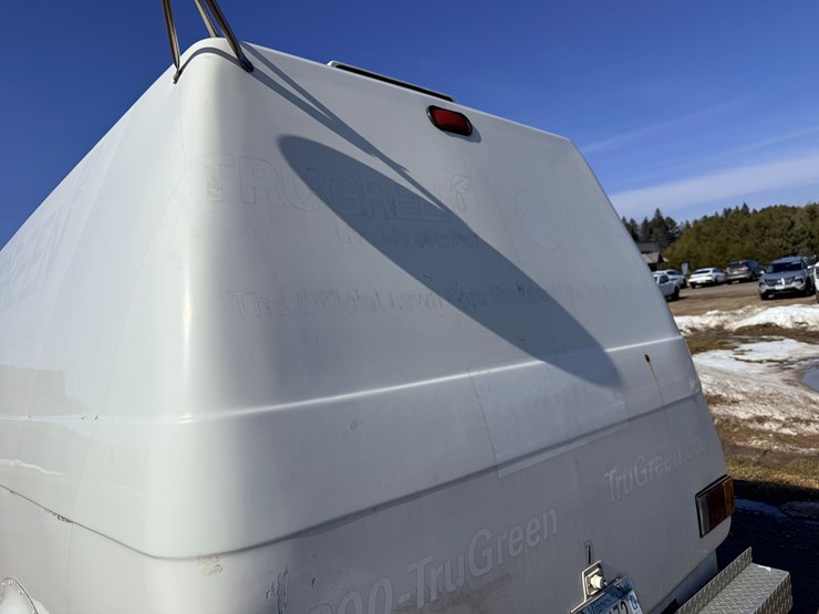 2001-isuzu-npr-image-32