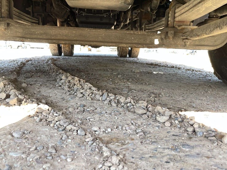 2013-isuzu-reach-image-23