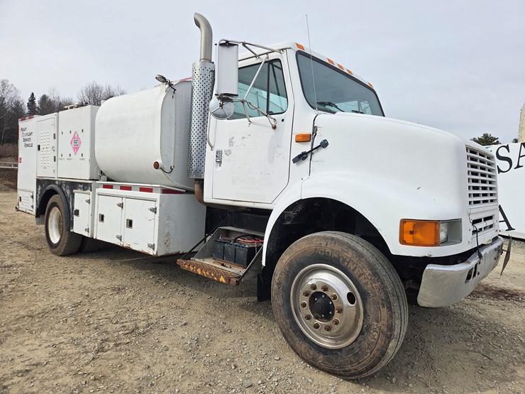 1995-international-8100-image-7