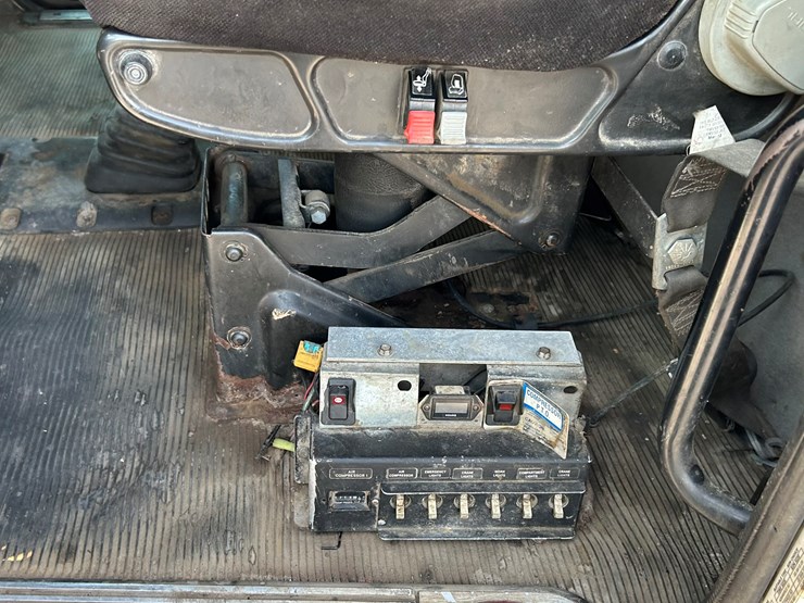 peterbilt-365-image-92