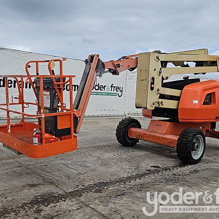 2017 JLG 450AJ