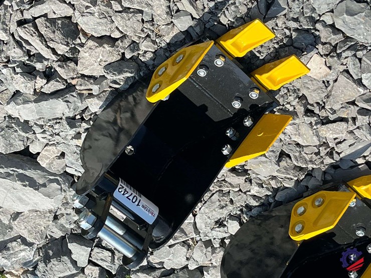 unused-2026-ce-8"-toothed-bucket-image-1