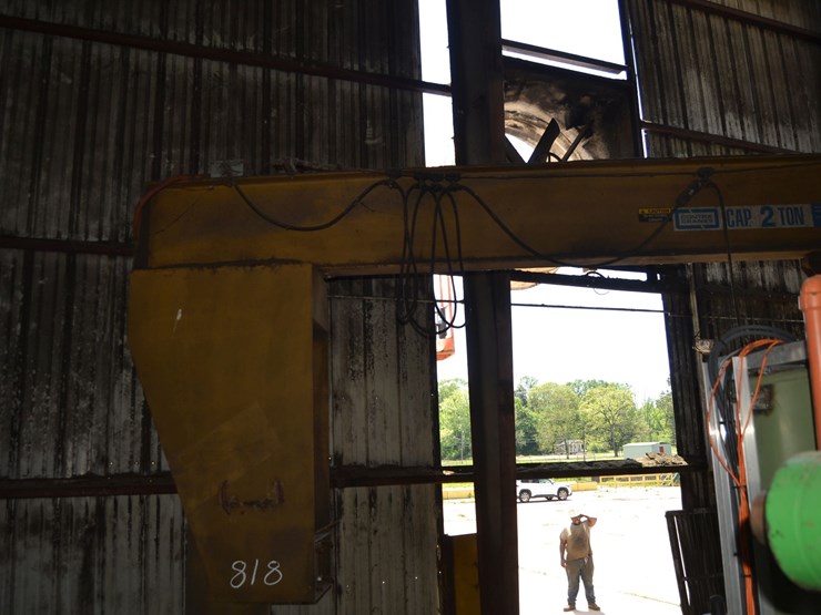 contrax-2-ton-crane-w/-electric-chain-hoist-image-1