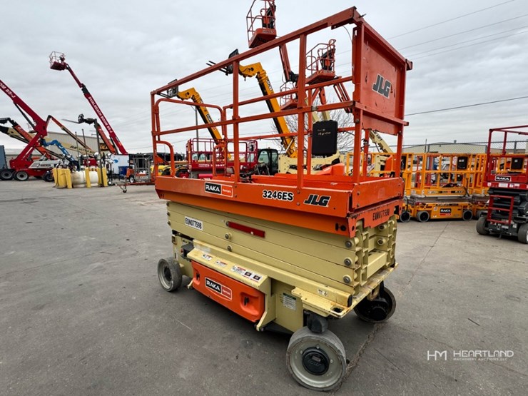 2018-jlg-3246es-image-3