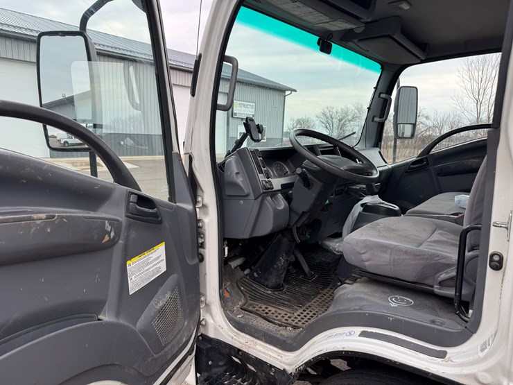 2019-isuzu-nrr-image-31